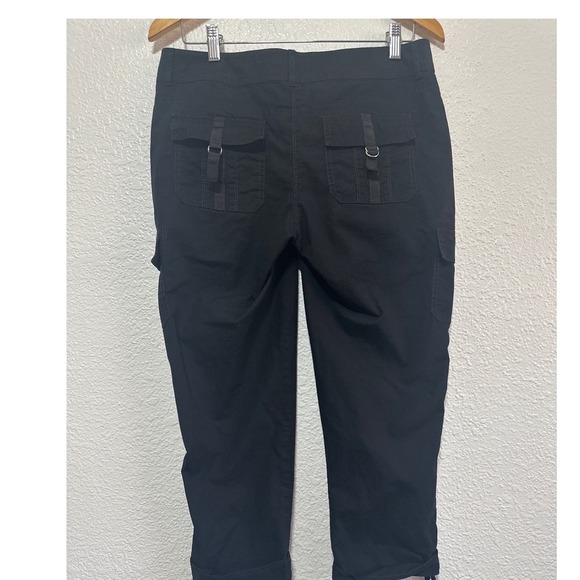 White House Black Market Black Cropped Cargo Pants Womens Size 6 - Picture 4 of 8